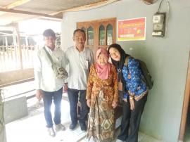 Penempelan Stiker bansos 